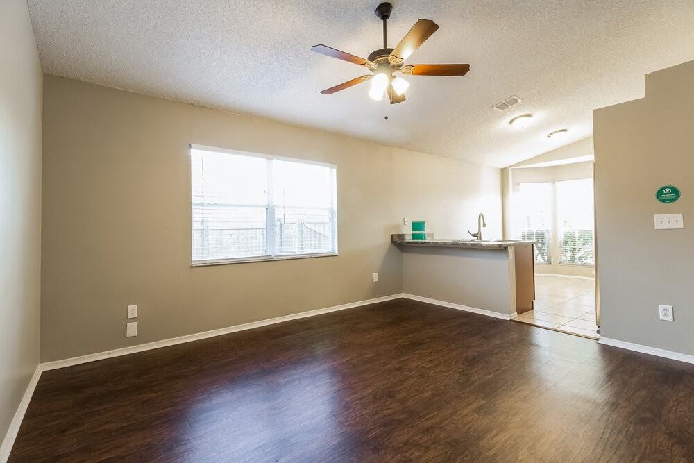 13705 Glasser Ave - Photo 2 of 14