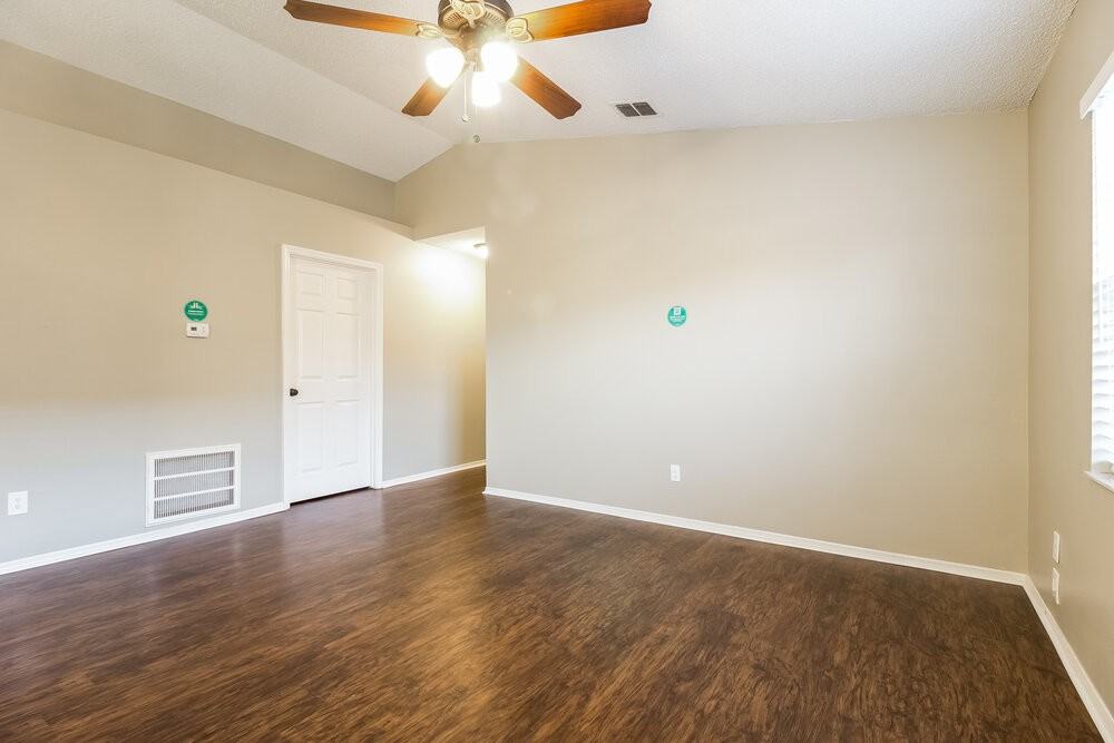 13705 Glasser Ave - Photo 3 of 14