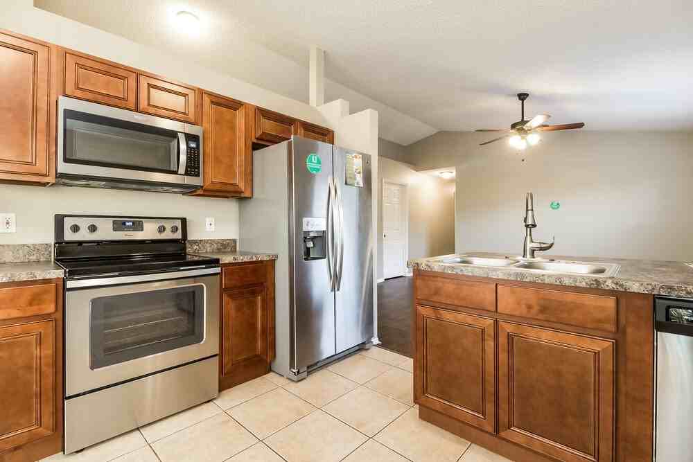 13705 Glasser Ave - Photo 5 of 14