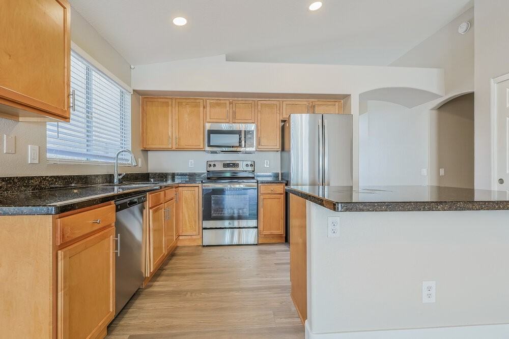 158 W Merrill Ct - Photo 4 of 16