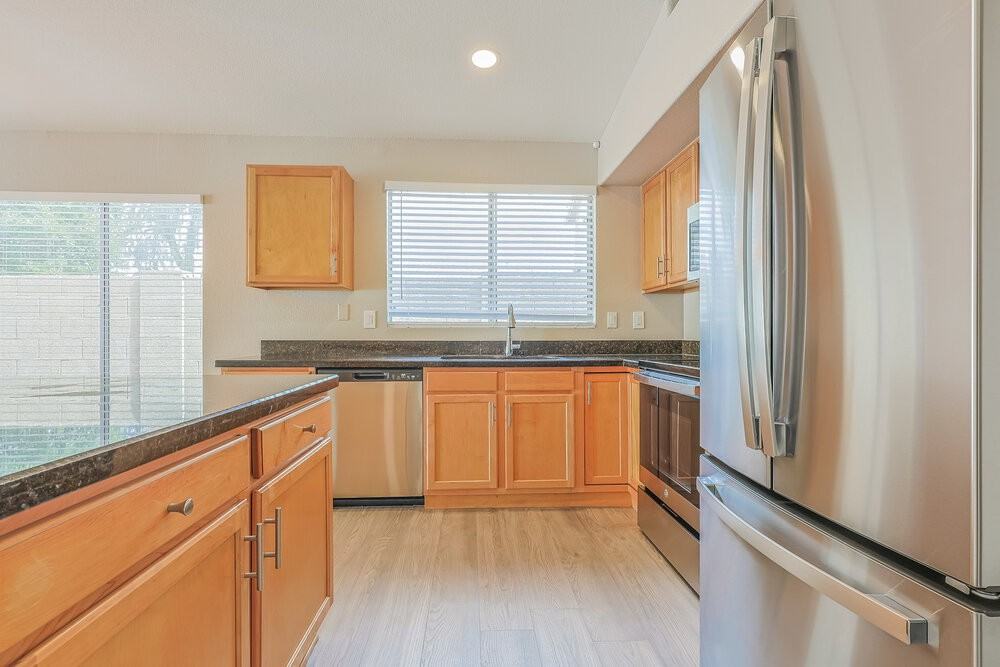 158 W Merrill Ct - Photo 5 of 16