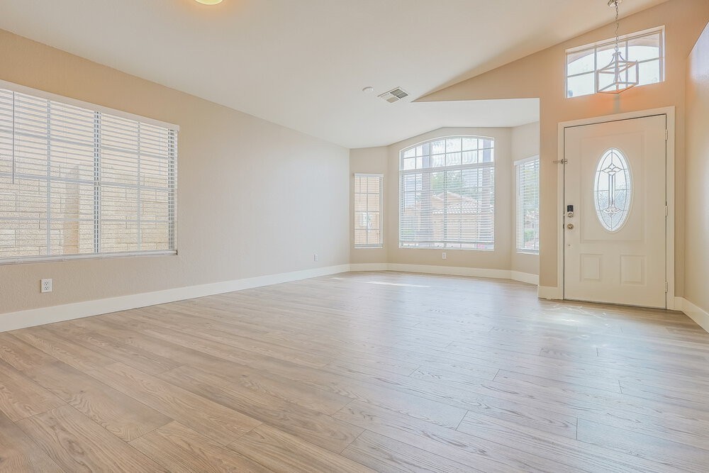 158 W Merrill Ct - Photo 7 of 16