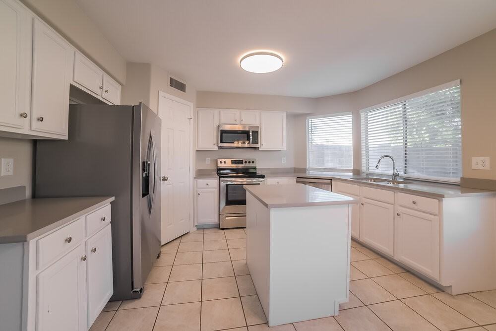 834 E Whitten St - Photo 7 of 17