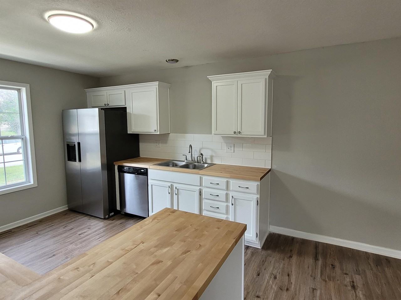 2944 NW Mill Place BSMO 64015 - Photo 2 of 12