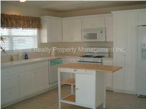 5116 Beach Dr - Photo 2 of 11