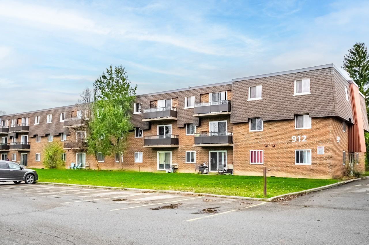 910-912 & 918-922 Wonderland Road South - Photo 2 of 11