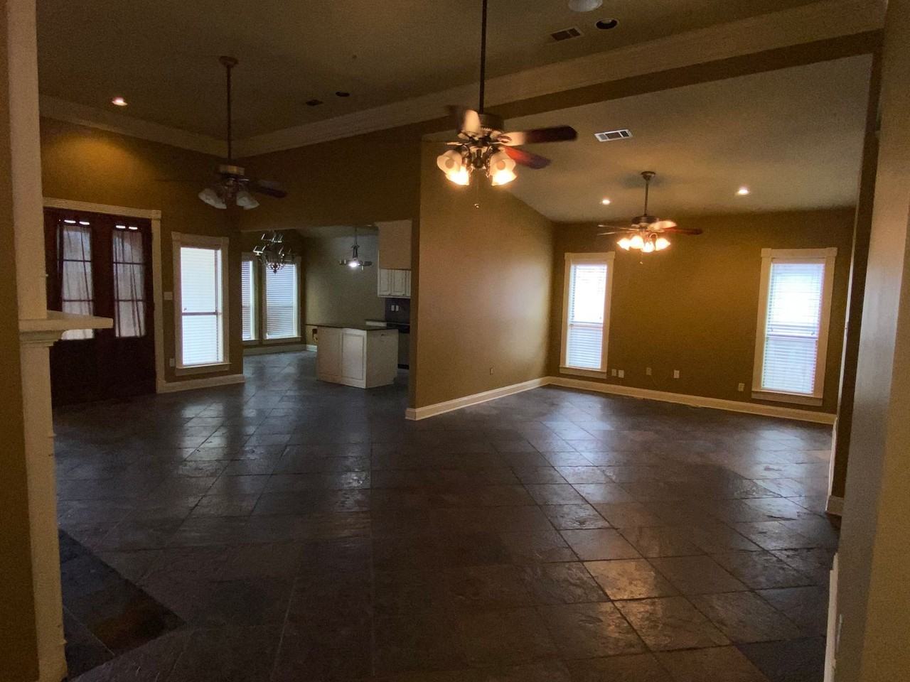 2701 Old Towne Dr - Photo 2 of 14