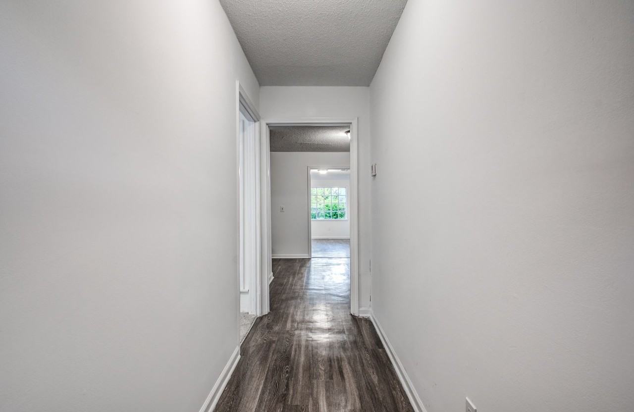 2735 Brentwood Cv - Photo 3 of 11