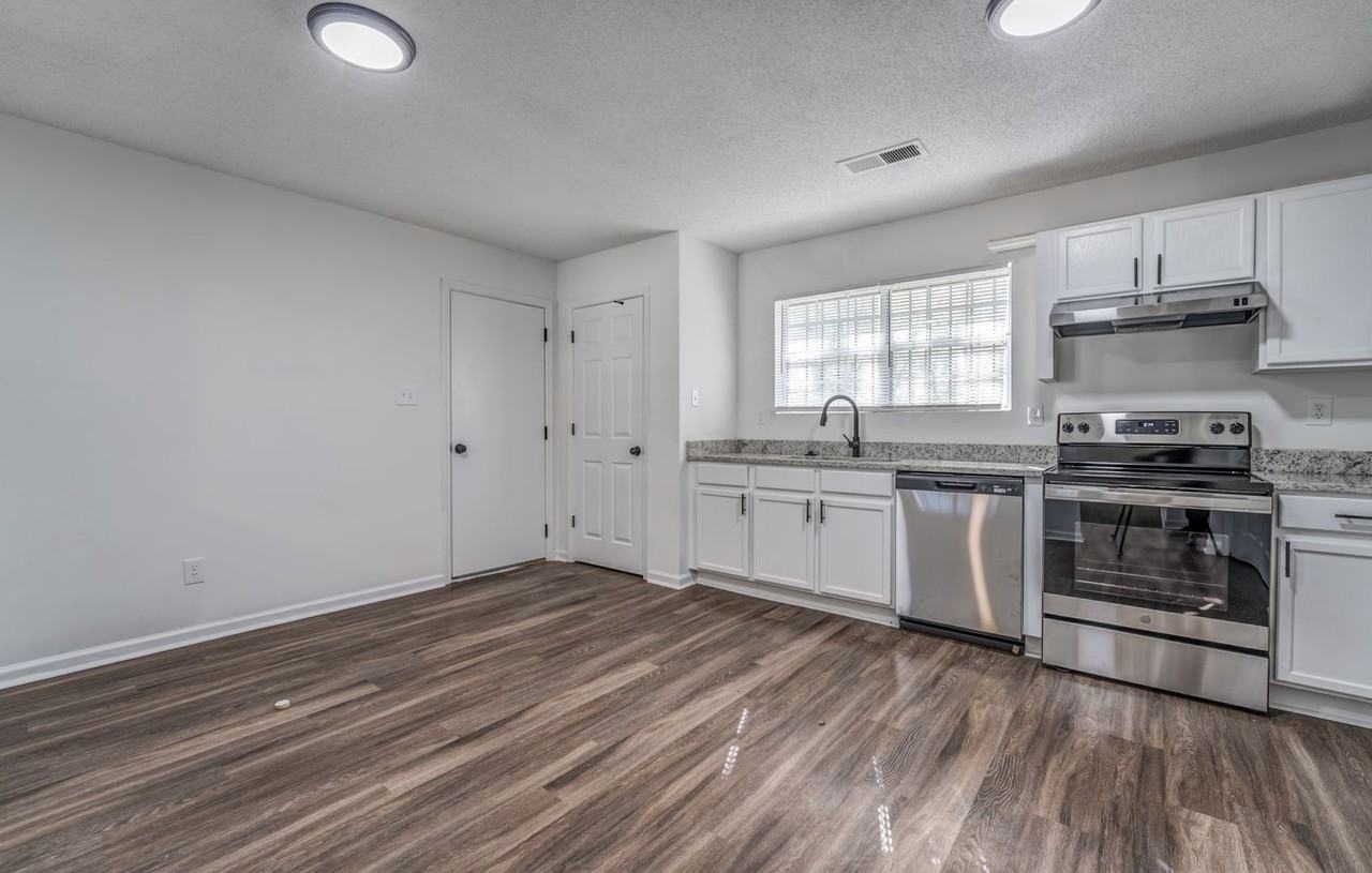 2551 Parkview Dr - Photo 4 of 33