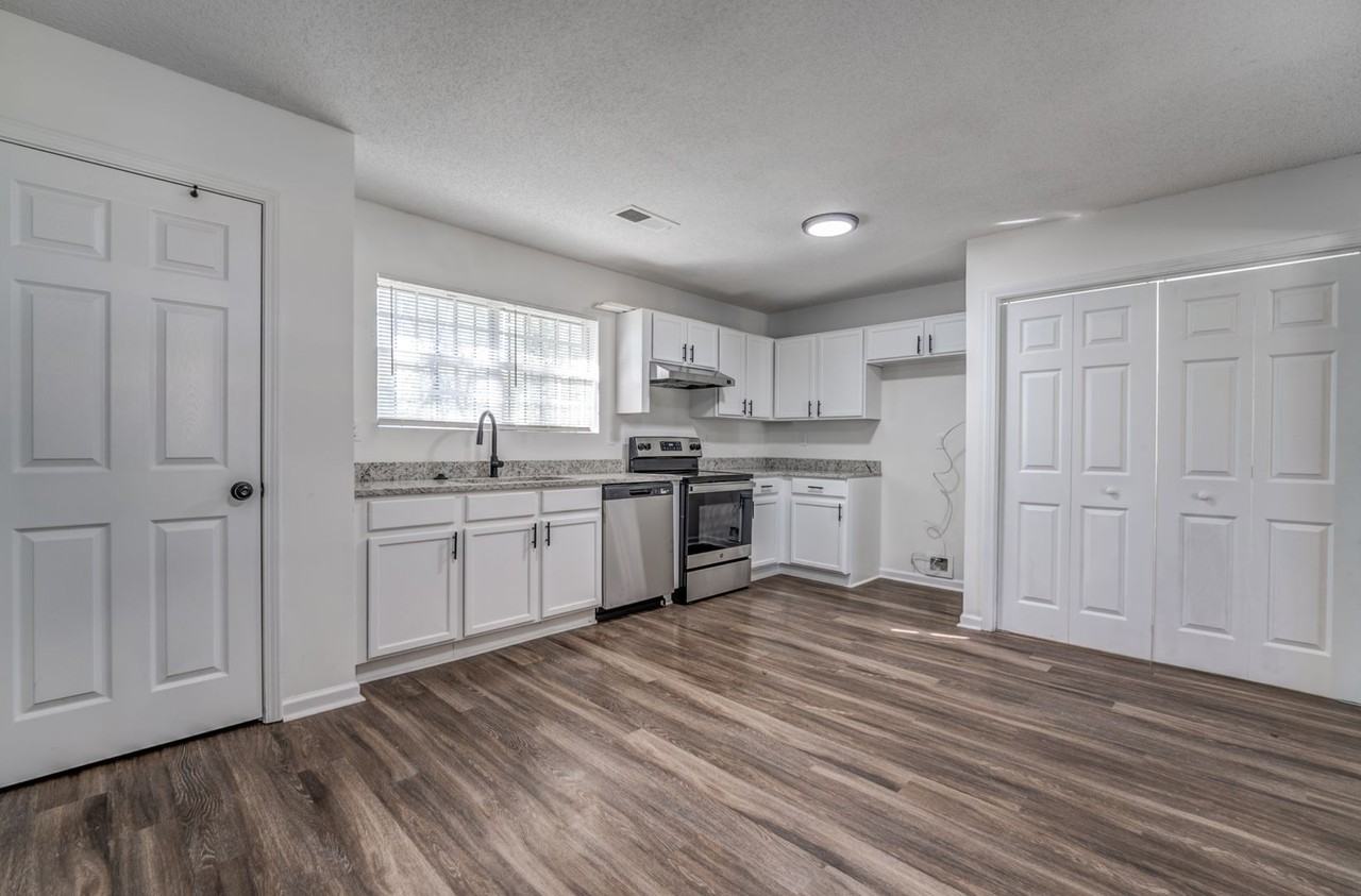 2551 Parkview Dr - Photo 7 of 33