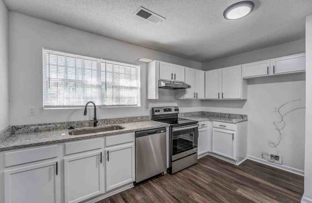 2551 Parkview Dr - Photo 6 of 33