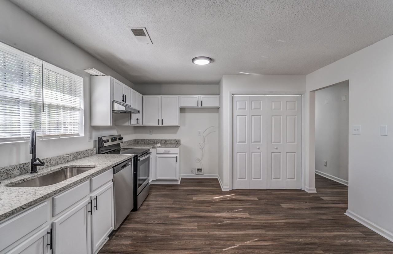 2551 Parkview Dr - Photo 5 of 33