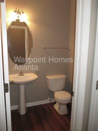 327 Oakview Way - Photo 3 of 14