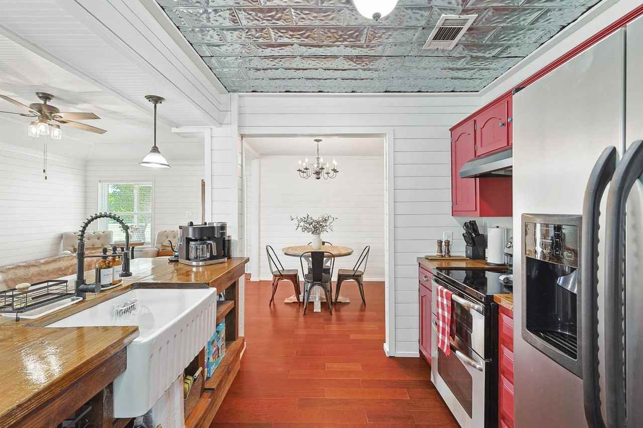 300 Settlers Trail #1028932P - Photo 2 of 49