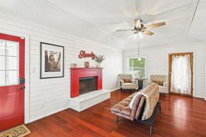 featured image of 300 Settlers Trl