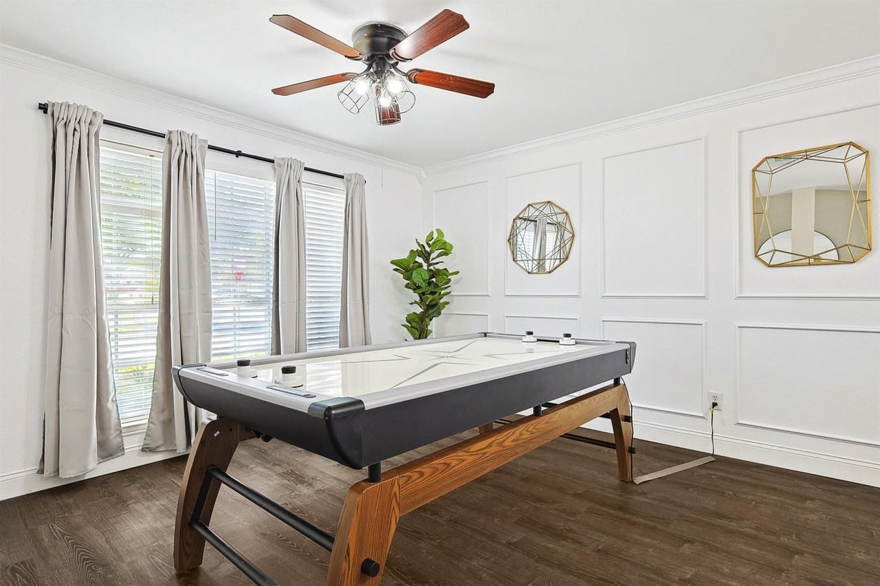 967 Grand Central Pkwy #1031715P - Photo 5 of 39