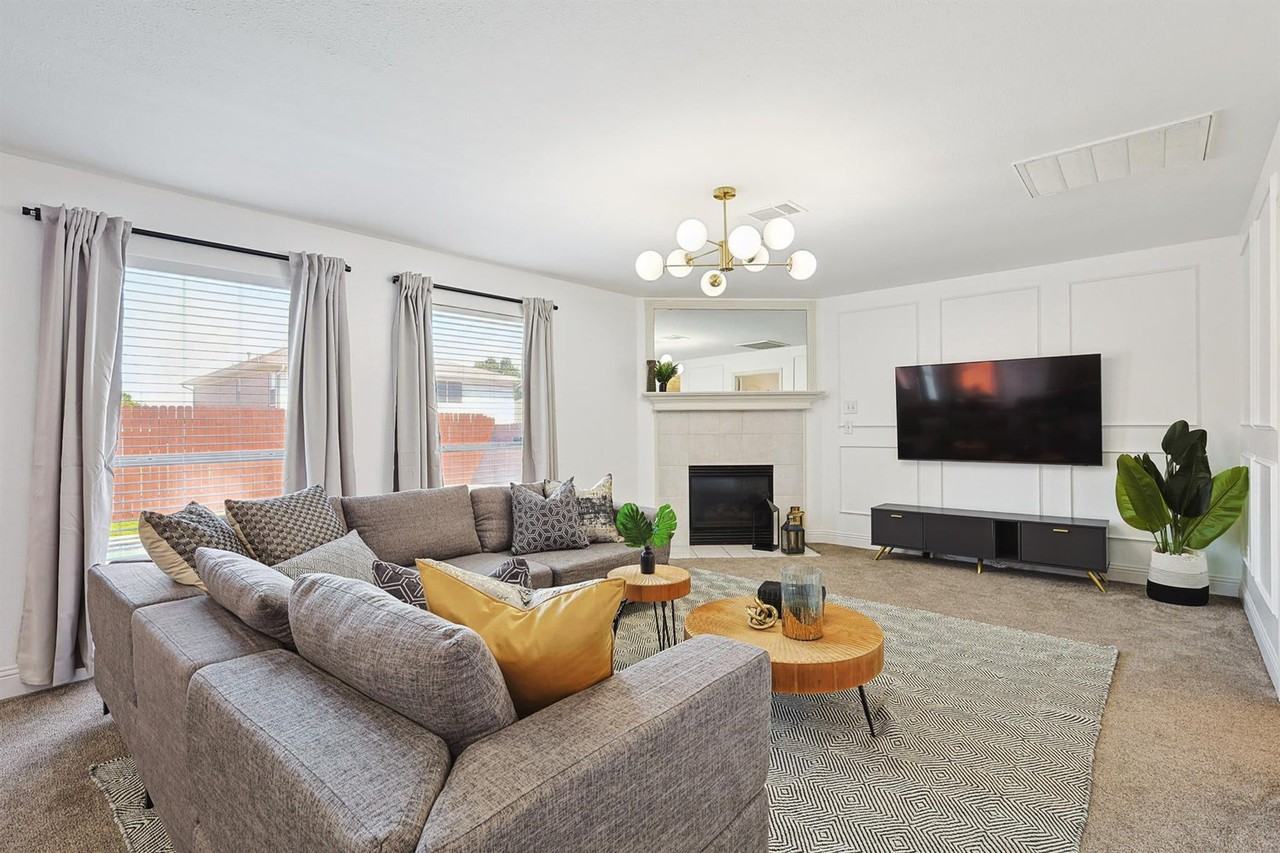 967 Grand Central Pkwy #1031715P - Photo 7 of 39