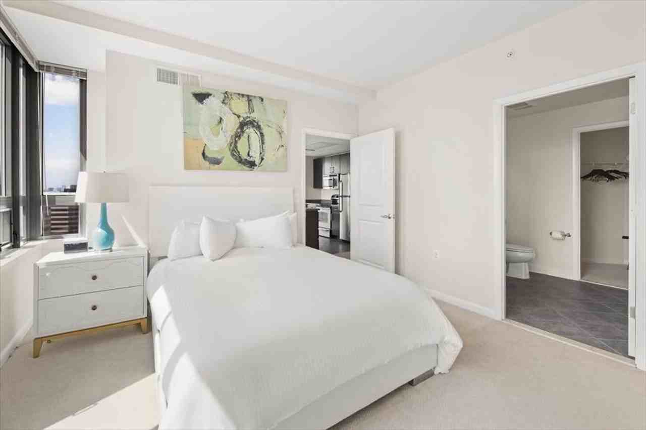 1405 S Fern St #1047971P - Photo 7 of 30