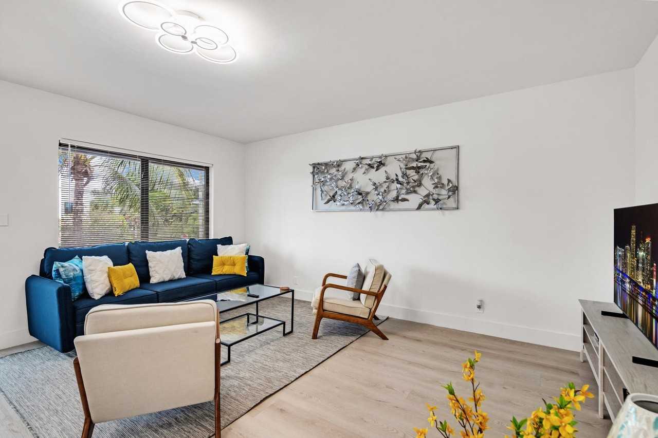 1634 Southwest 4th Avenue #1049798P - Photo 3 of 17