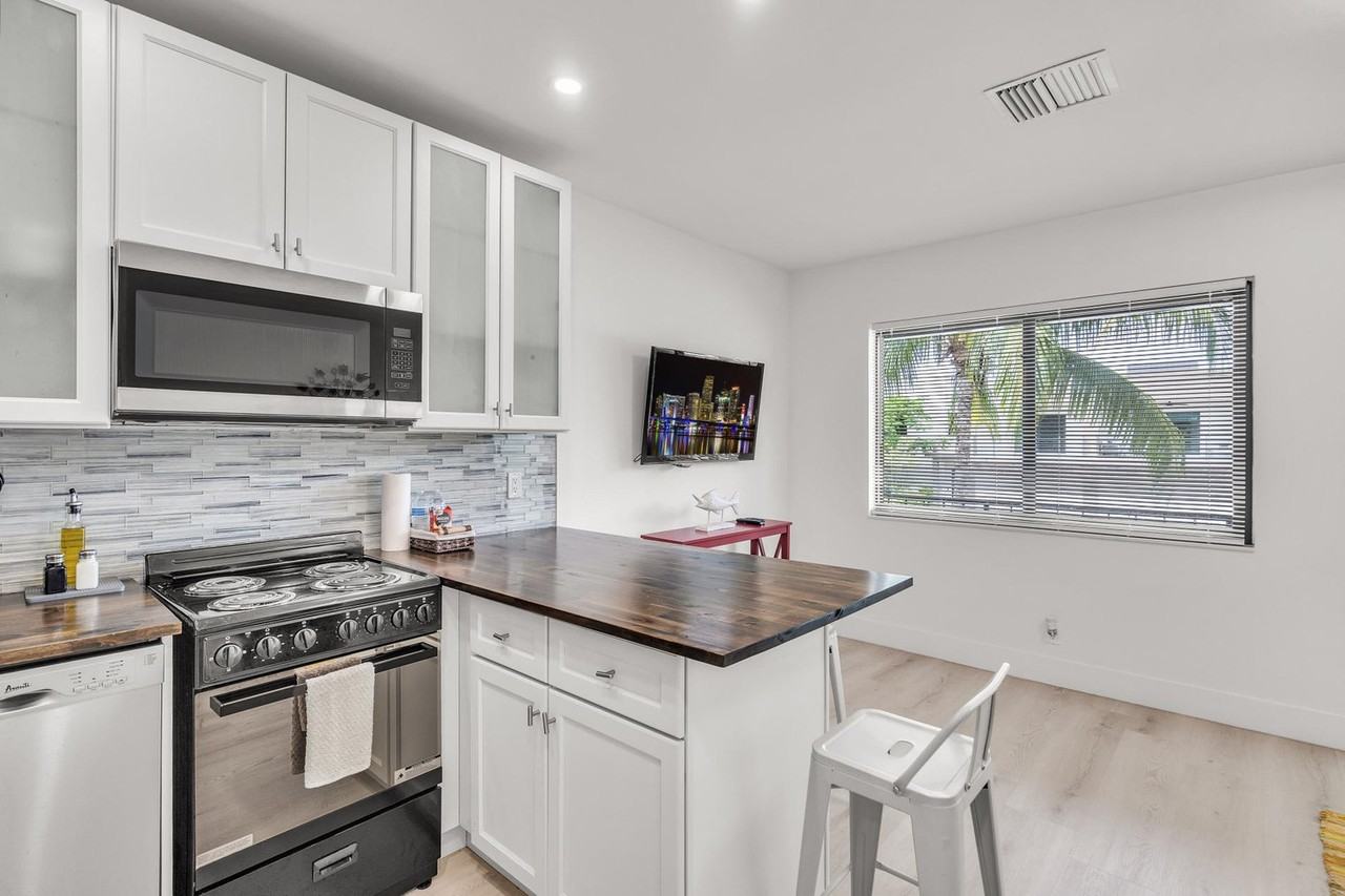 1634 Sw 4th Ave #1049792P - Photo 2 of 12