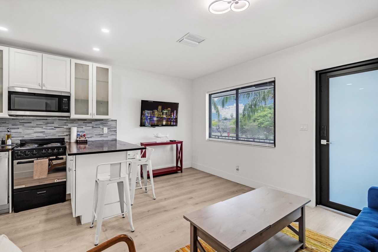 1634 Sw 4th Ave #1049792P - Photo 5 of 12