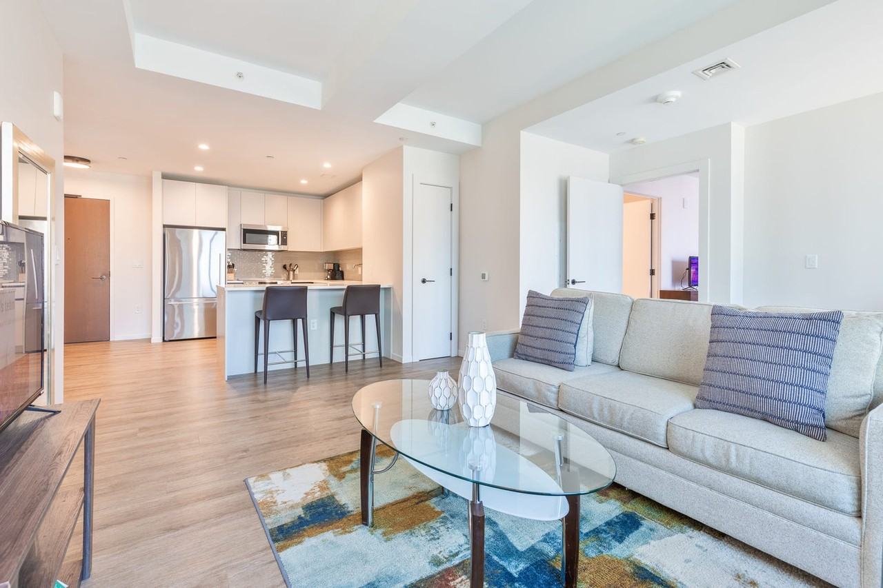 131 Seaport Blvd #1039247P - Photo 3 of 21