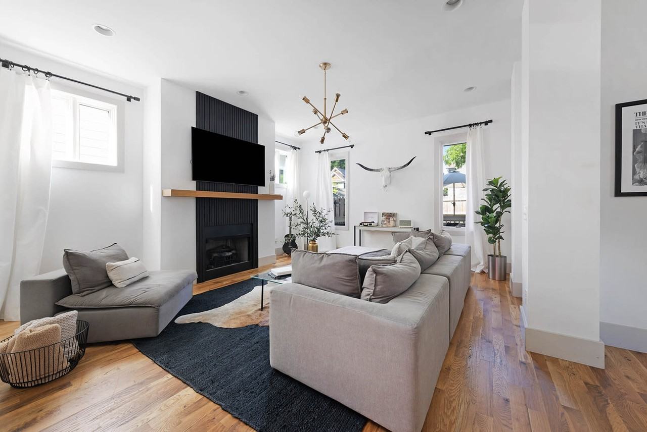 916 11th Ave N #1043935P - Photo 3 of 50