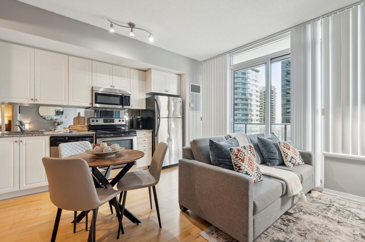 55 Bremner Boulevard - Photo 2 of 9