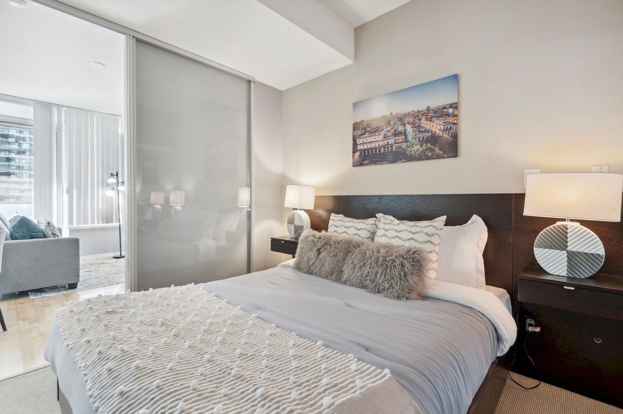 55 Bremner Boulevard - Photo 4 of 9