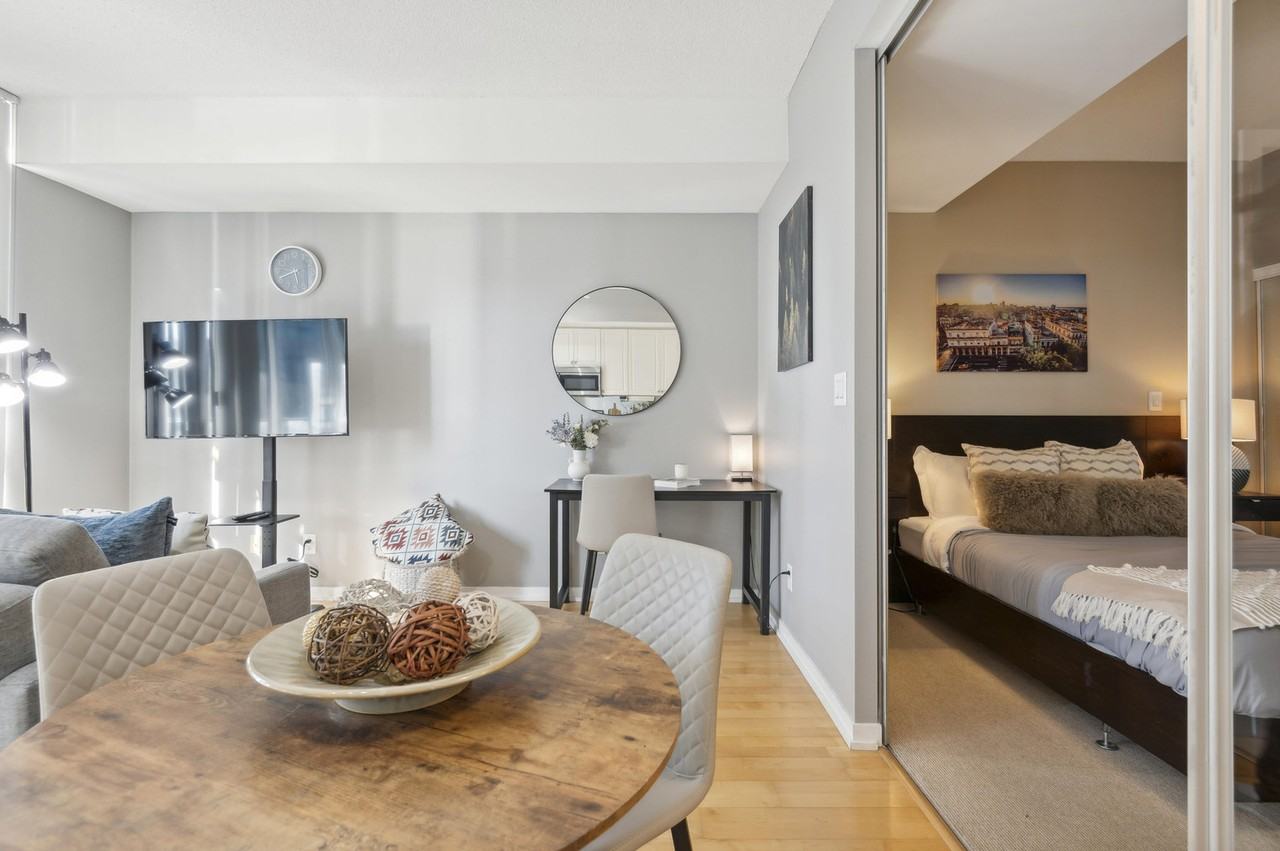 55 Bremner Boulevard - Photo 6 of 9