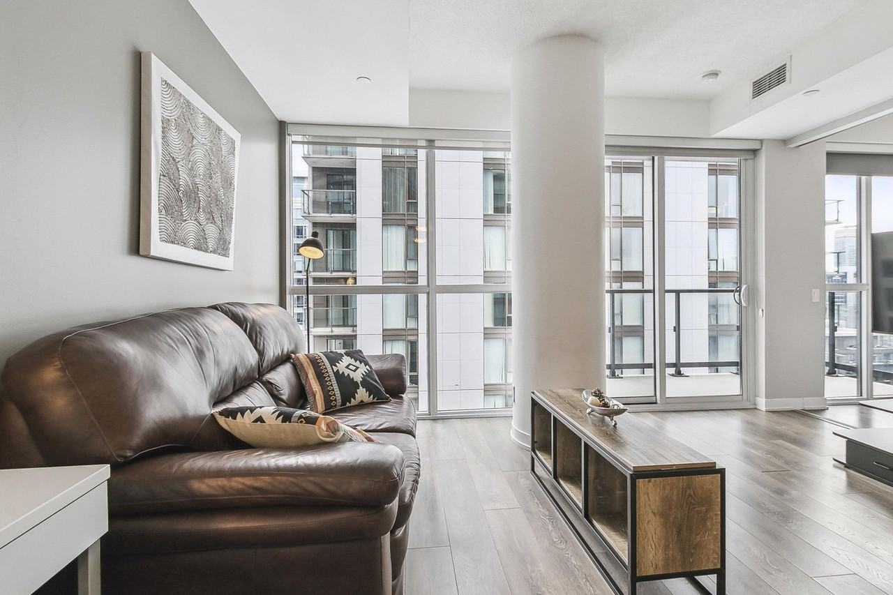 93 Peter St #1030916P - Photo 2 of 10