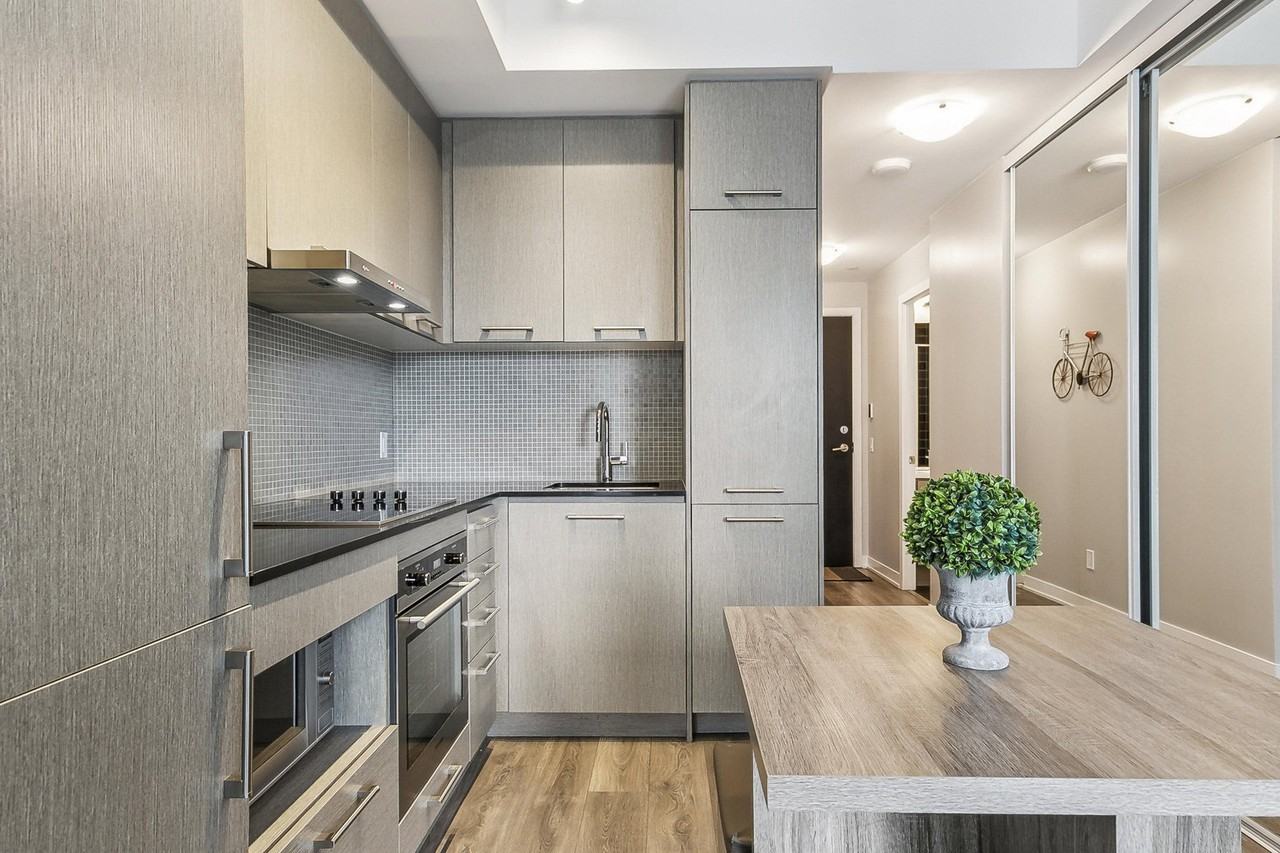 93 Peter St #1030916P - Photo 4 of 10