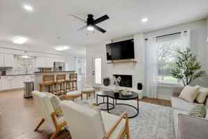 featured image of 2200 Glenbrook St