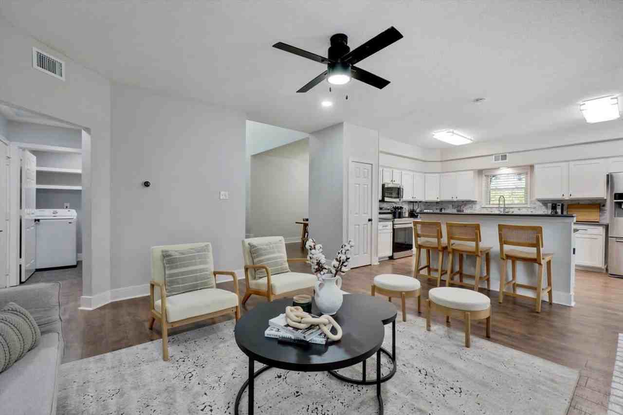 2200 Glenbrook St #1019560P - Photo 3 of 36