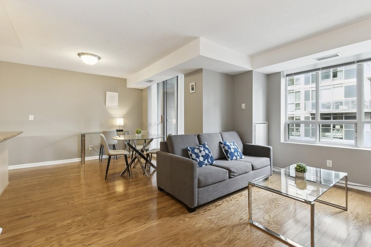 136 Simcoe Street - Photo 2 of 24