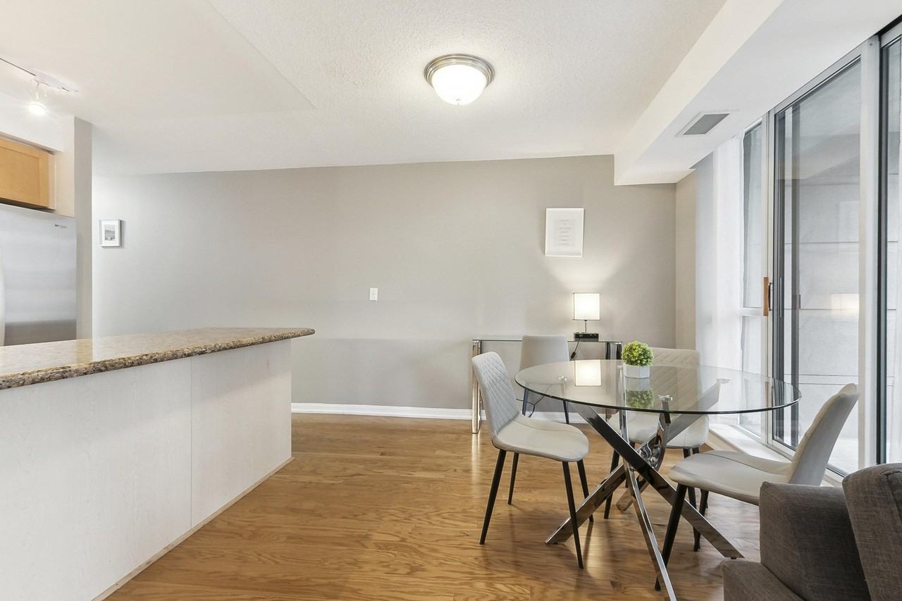 136 Simcoe Street - Photo 5 of 24