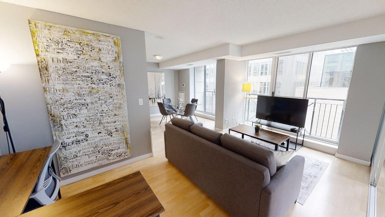 136 Simcoe Street - Photo 3 of 12