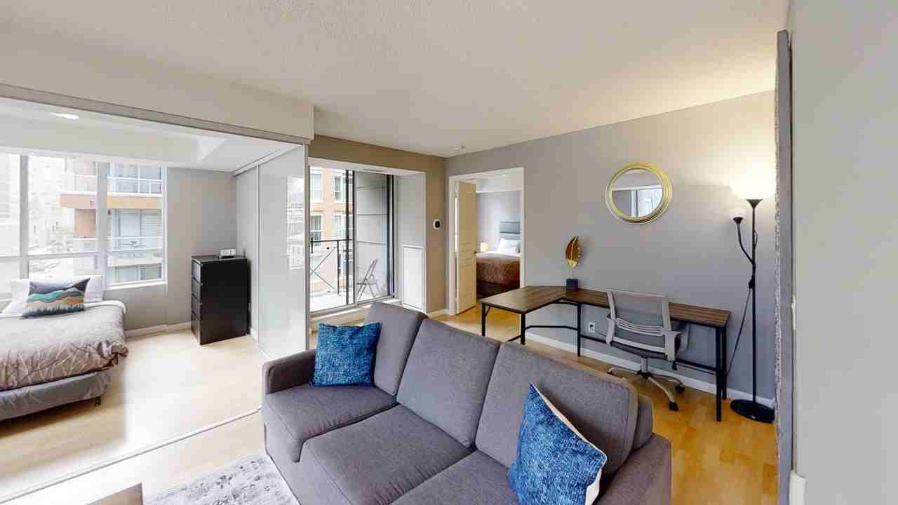 136 Simcoe Street - Photo 4 of 12