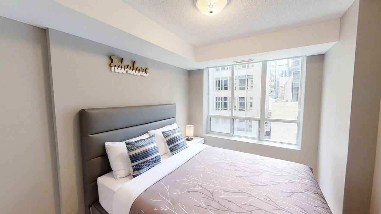 136 Simcoe Street - Photo 5 of 12