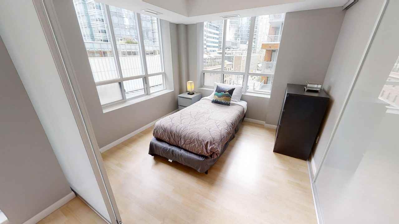136 Simcoe Street - Photo 6 of 12
