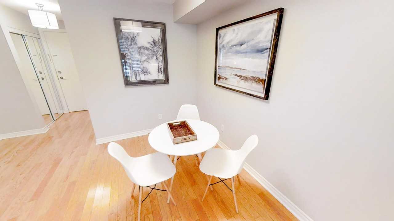 270 Wellington Street West - Photo 3 of 19