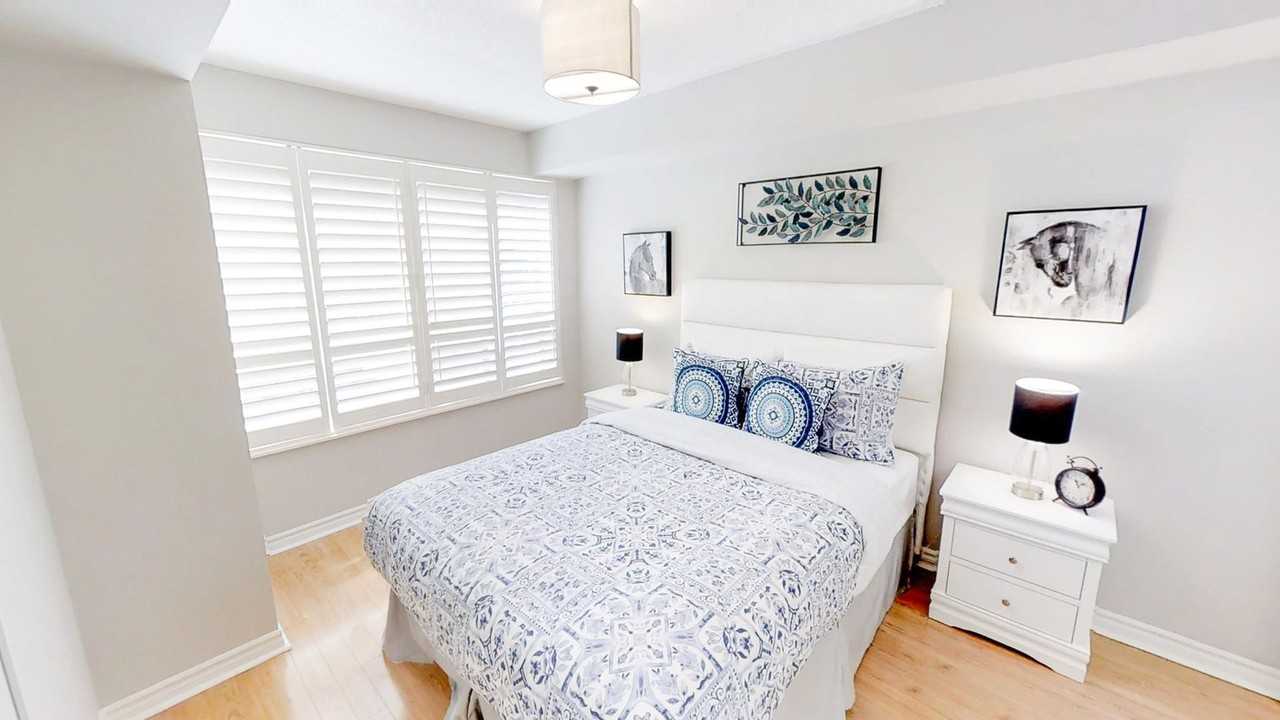 270 Wellington Street West - Photo 4 of 19