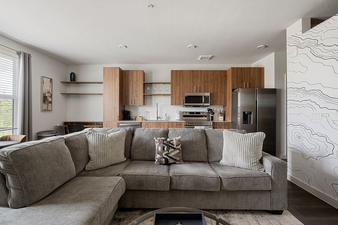 2232 Empire Central #1018224P - Photo 3 of 20