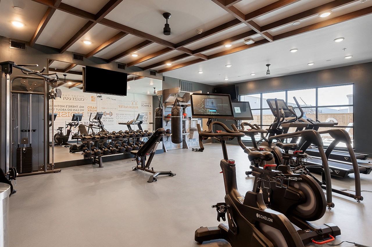 2232 Empire Central #1018224P - Photo 5 of 20