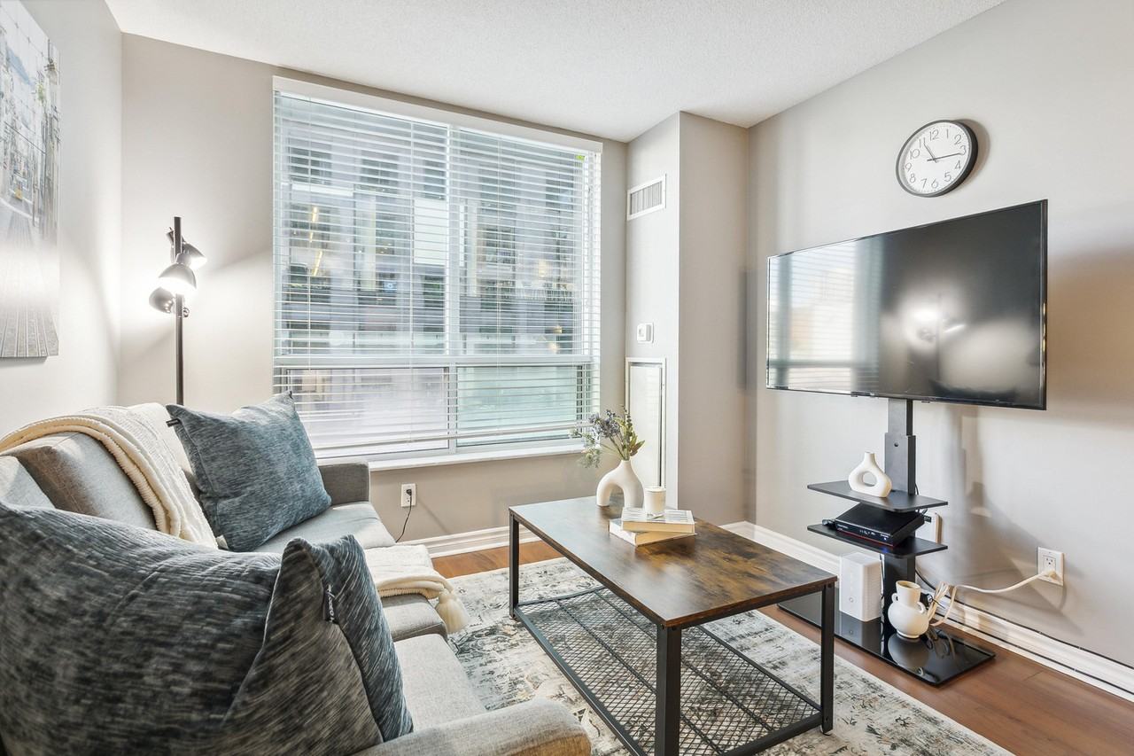 168 Simcoe Street - Photo 2 of 20