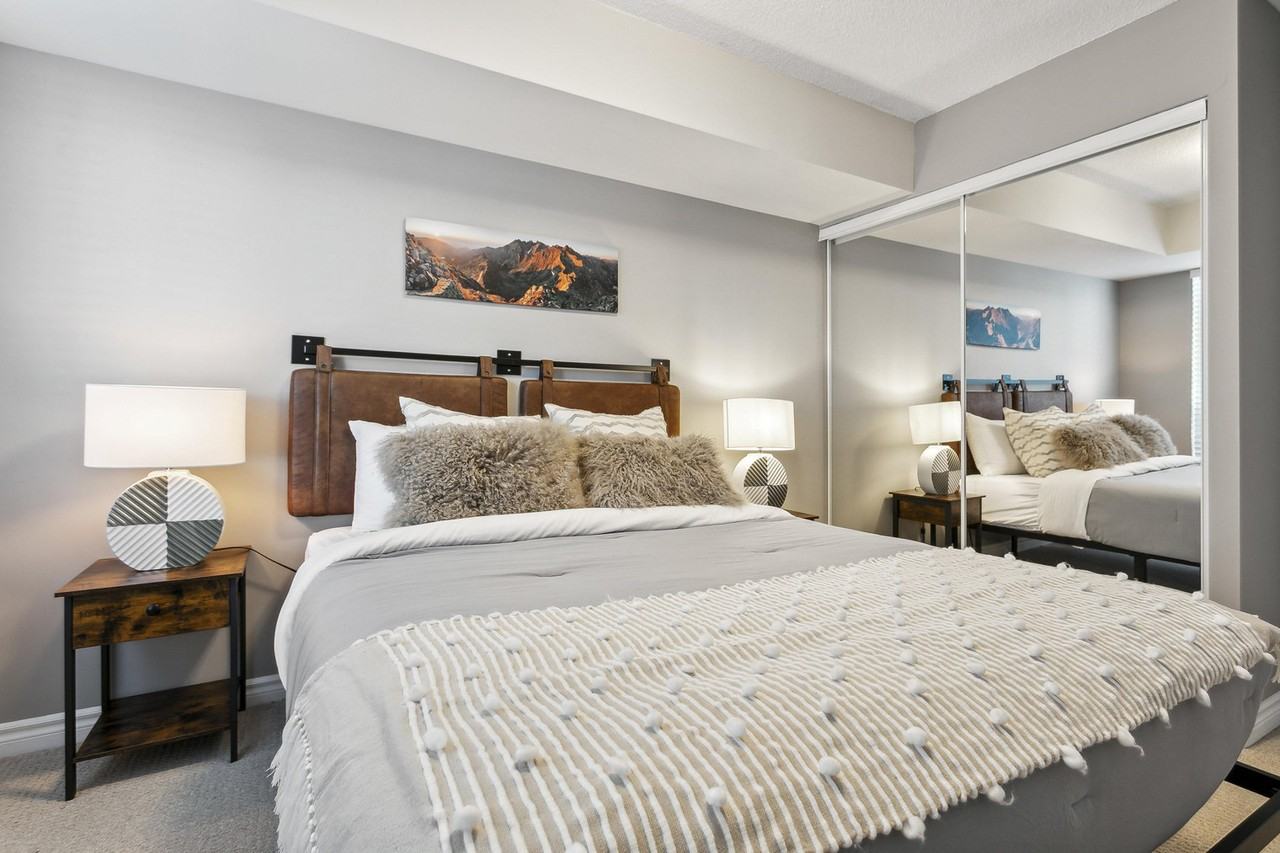 168 Simcoe Street - Photo 4 of 20