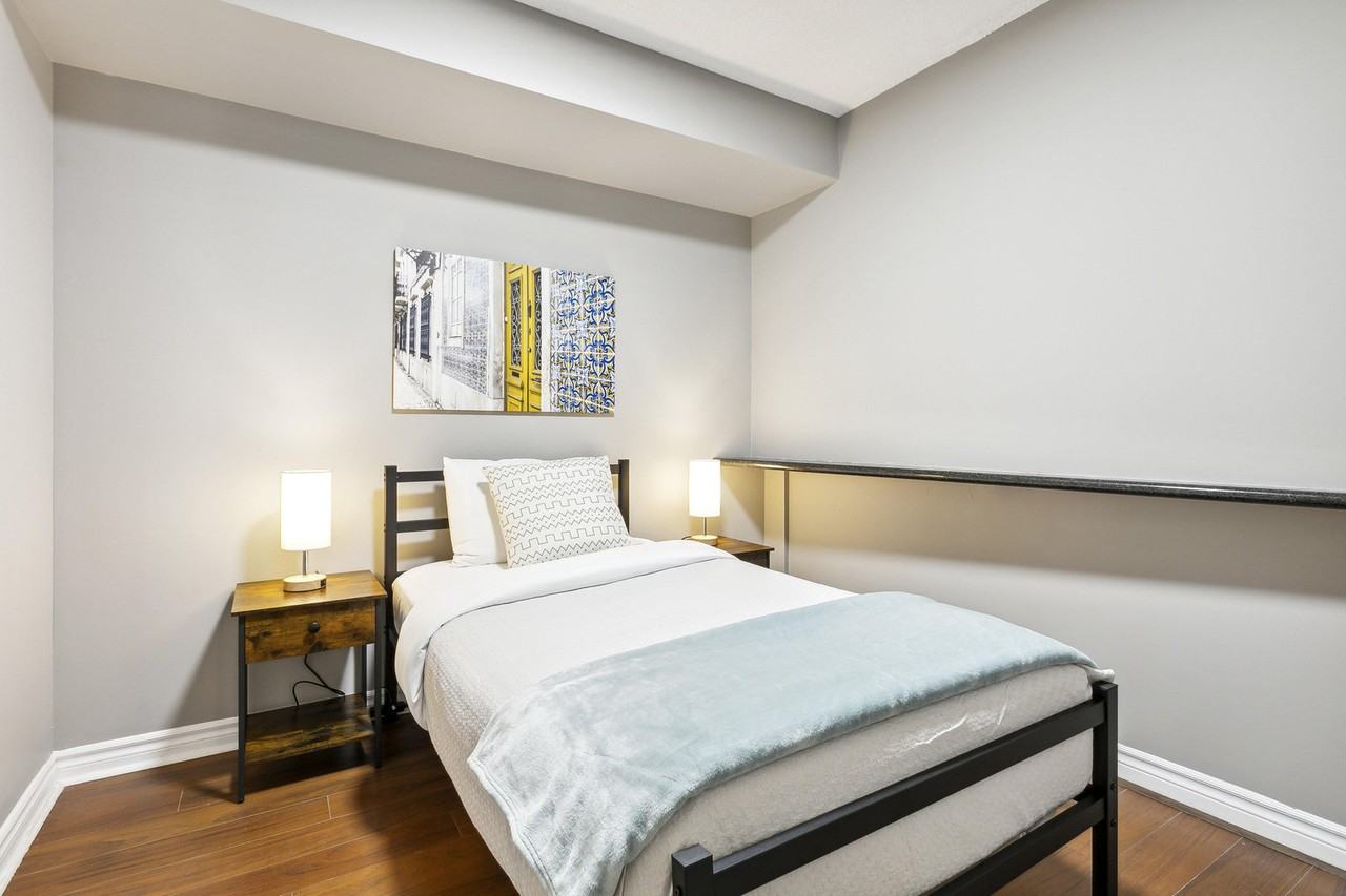 168 Simcoe Street - Photo 6 of 20