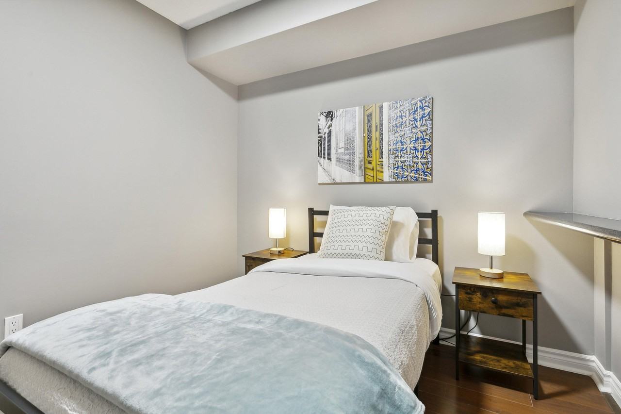 168 Simcoe Street - Photo 7 of 20