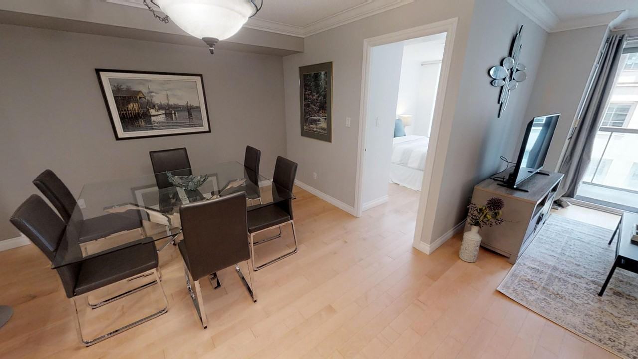 168 Simcoe Street - Photo 2 of 10