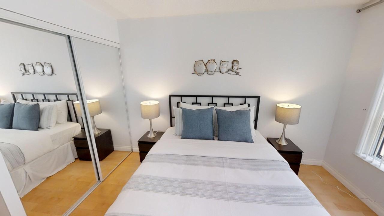 168 Simcoe Street - Photo 3 of 10